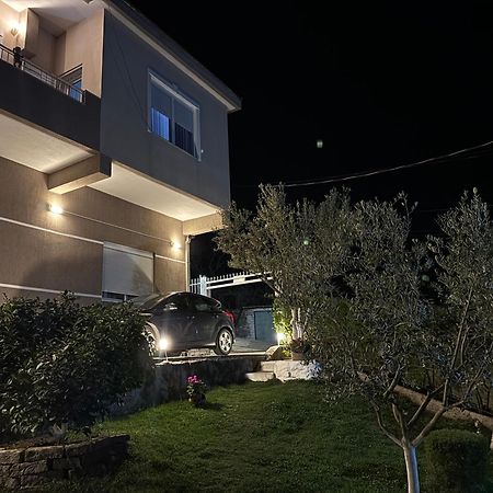 Ilvi Guesthouse Gjirokastër Esterno foto