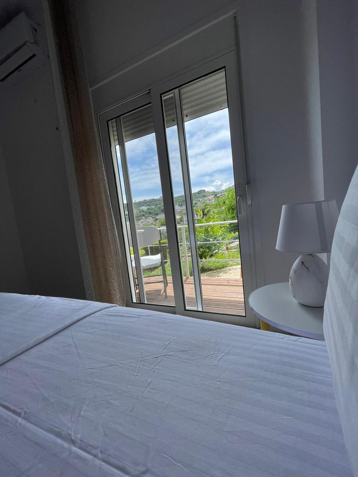 Ilvi Guesthouse Gjirokastër Esterno foto