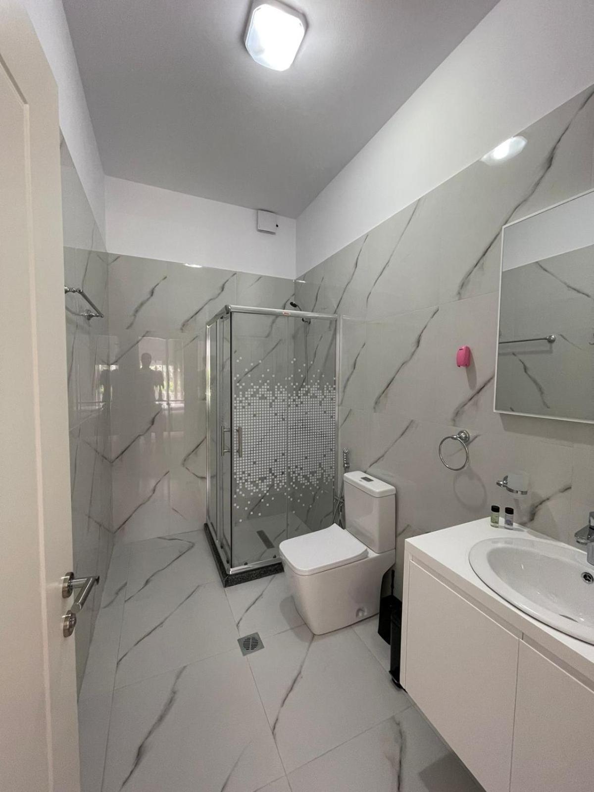 Ilvi Guesthouse Gjirokastër Esterno foto