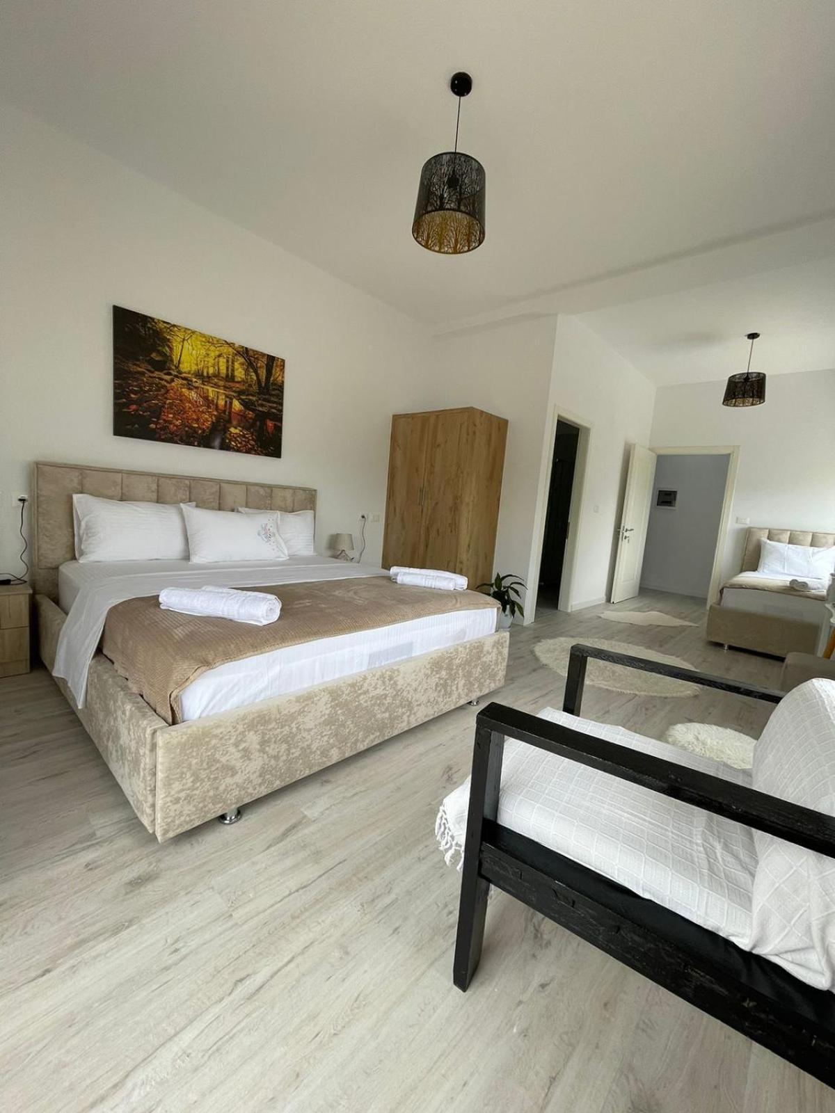 Ilvi Guesthouse Gjirokastër Esterno foto