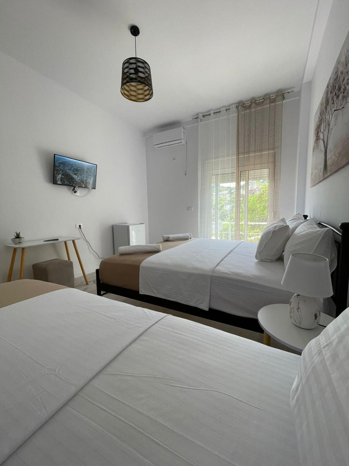 Ilvi Guesthouse Gjirokastër Esterno foto