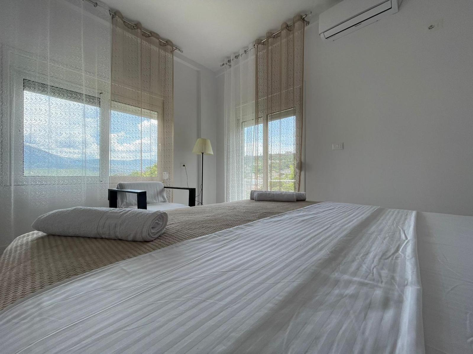 Ilvi Guesthouse Gjirokastër Esterno foto