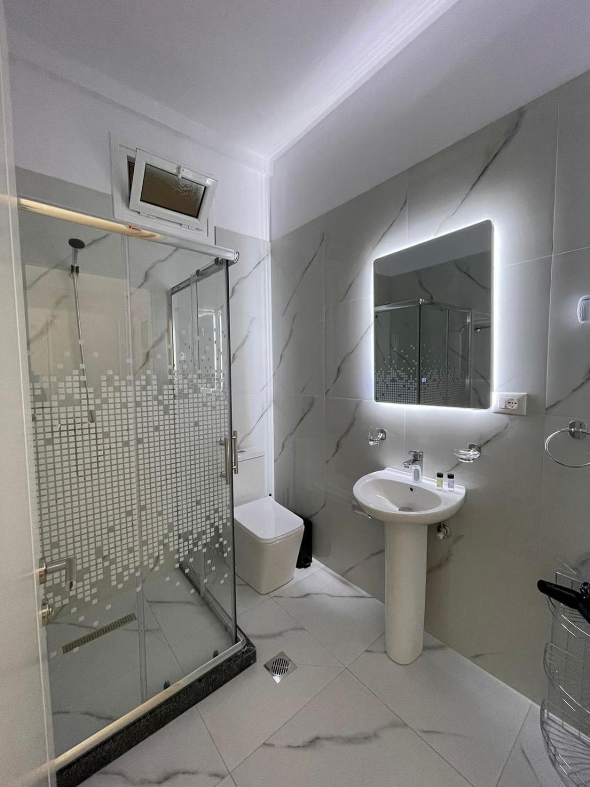Ilvi Guesthouse Gjirokastër Esterno foto