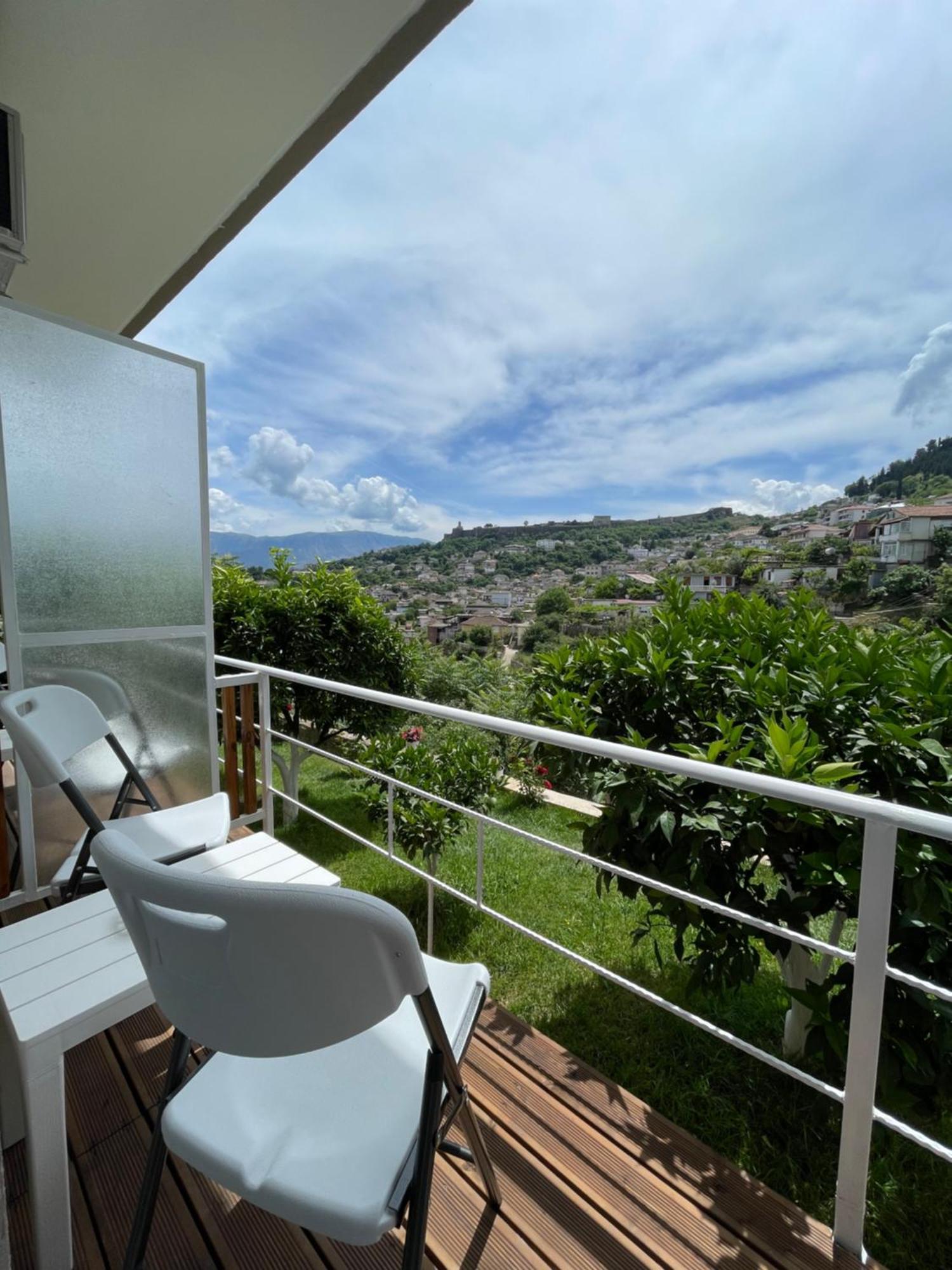 Ilvi Guesthouse Gjirokastër Esterno foto