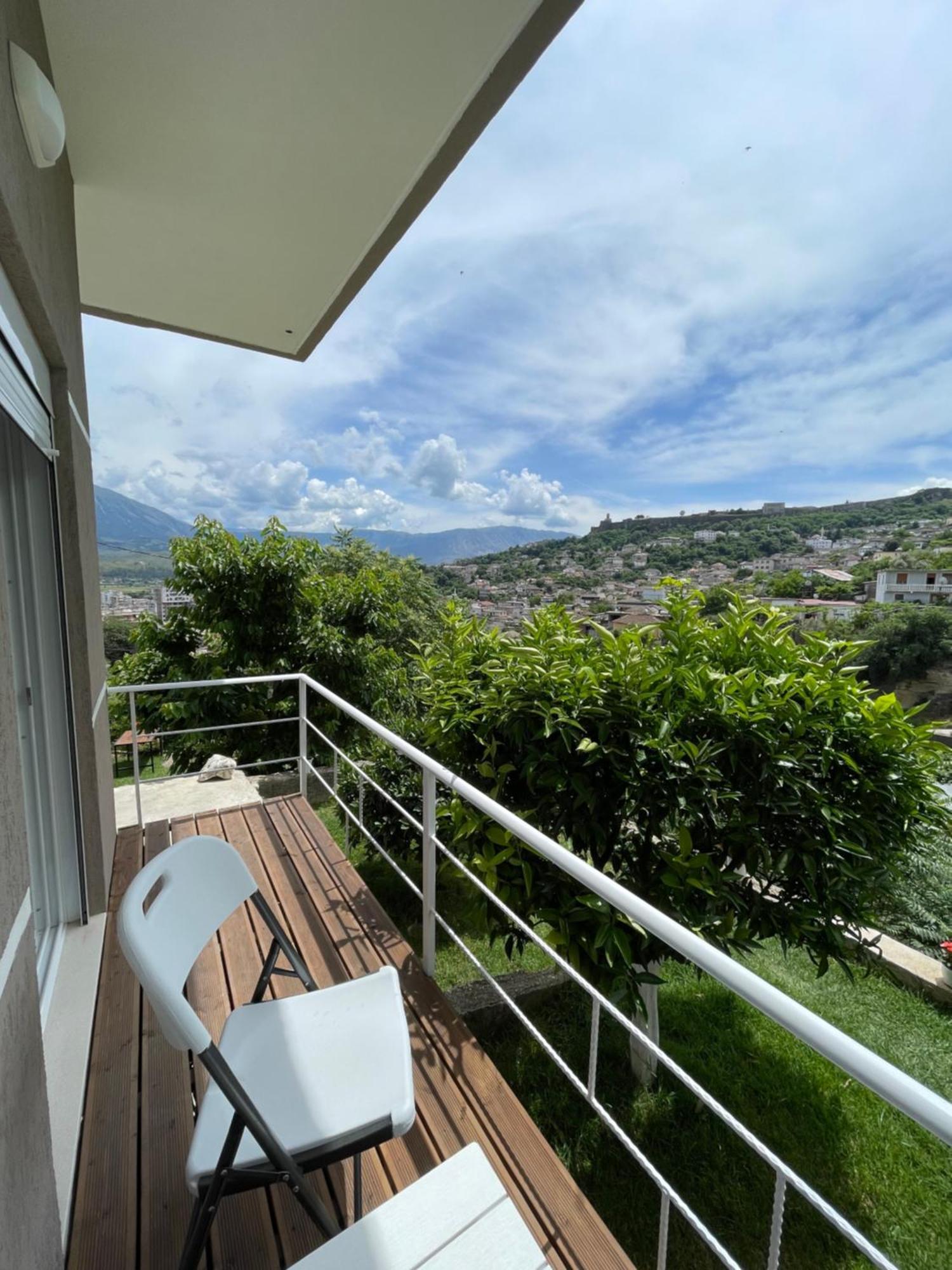Ilvi Guesthouse Gjirokastër Esterno foto