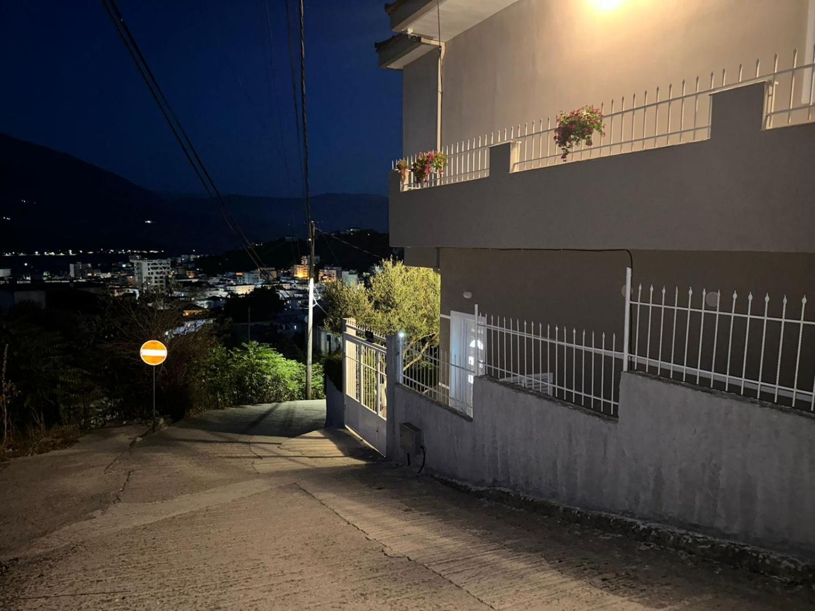Ilvi Guesthouse Gjirokastër Esterno foto