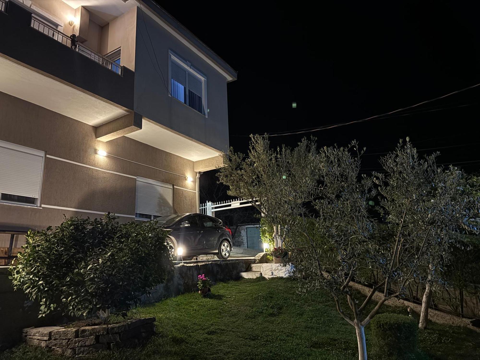 Ilvi Guesthouse Gjirokastër Esterno foto