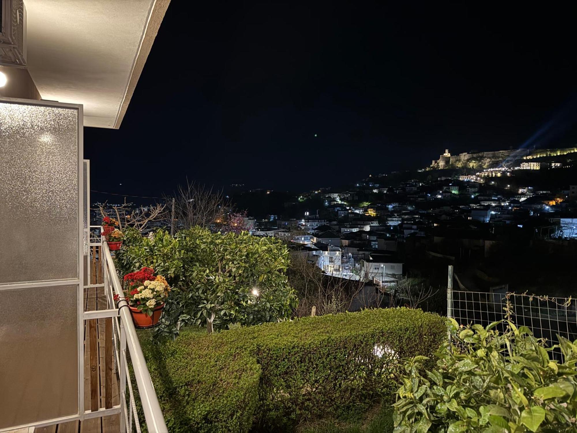 Ilvi Guesthouse Gjirokastër Esterno foto