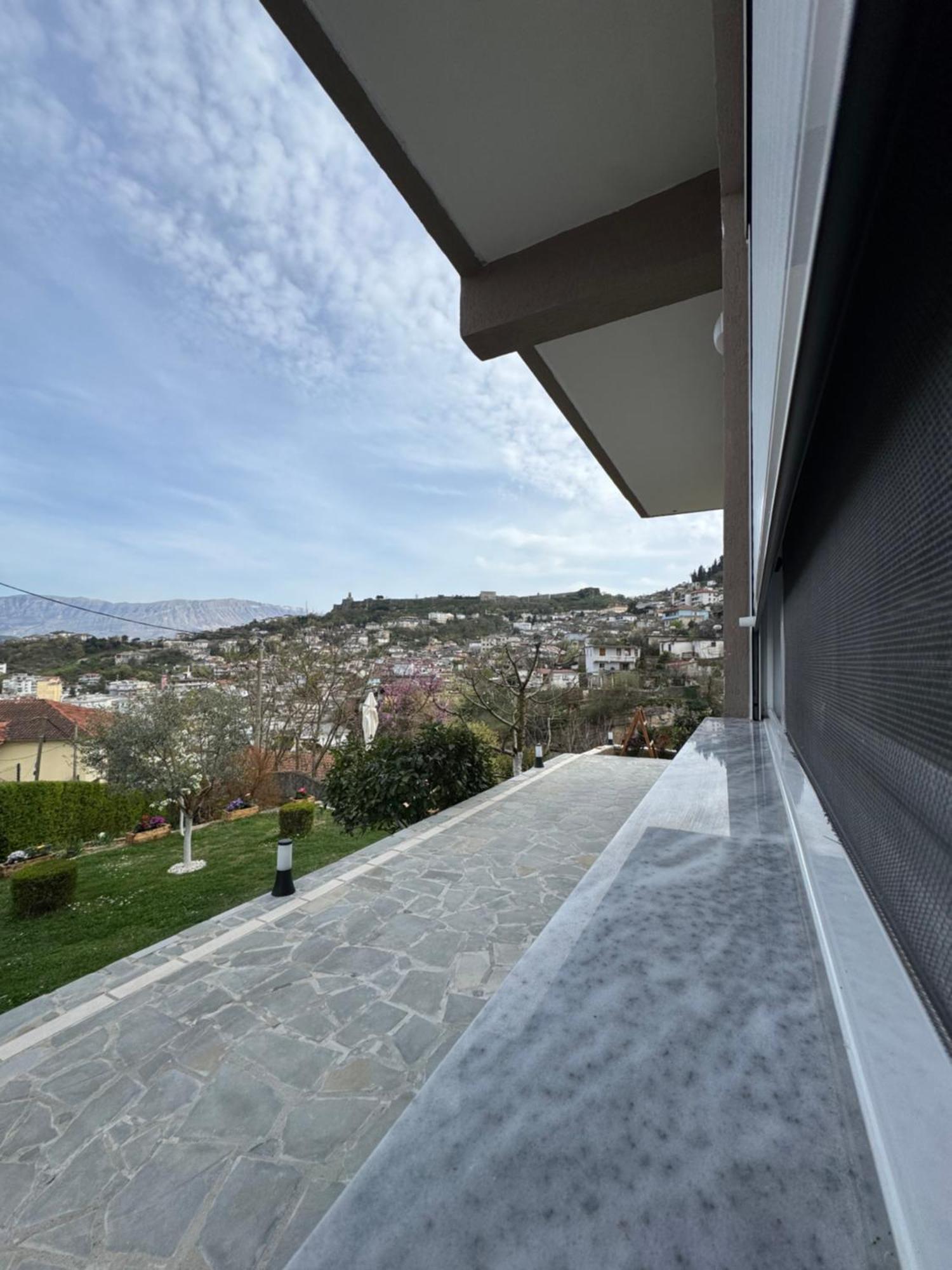 Ilvi Guesthouse Gjirokastër Esterno foto