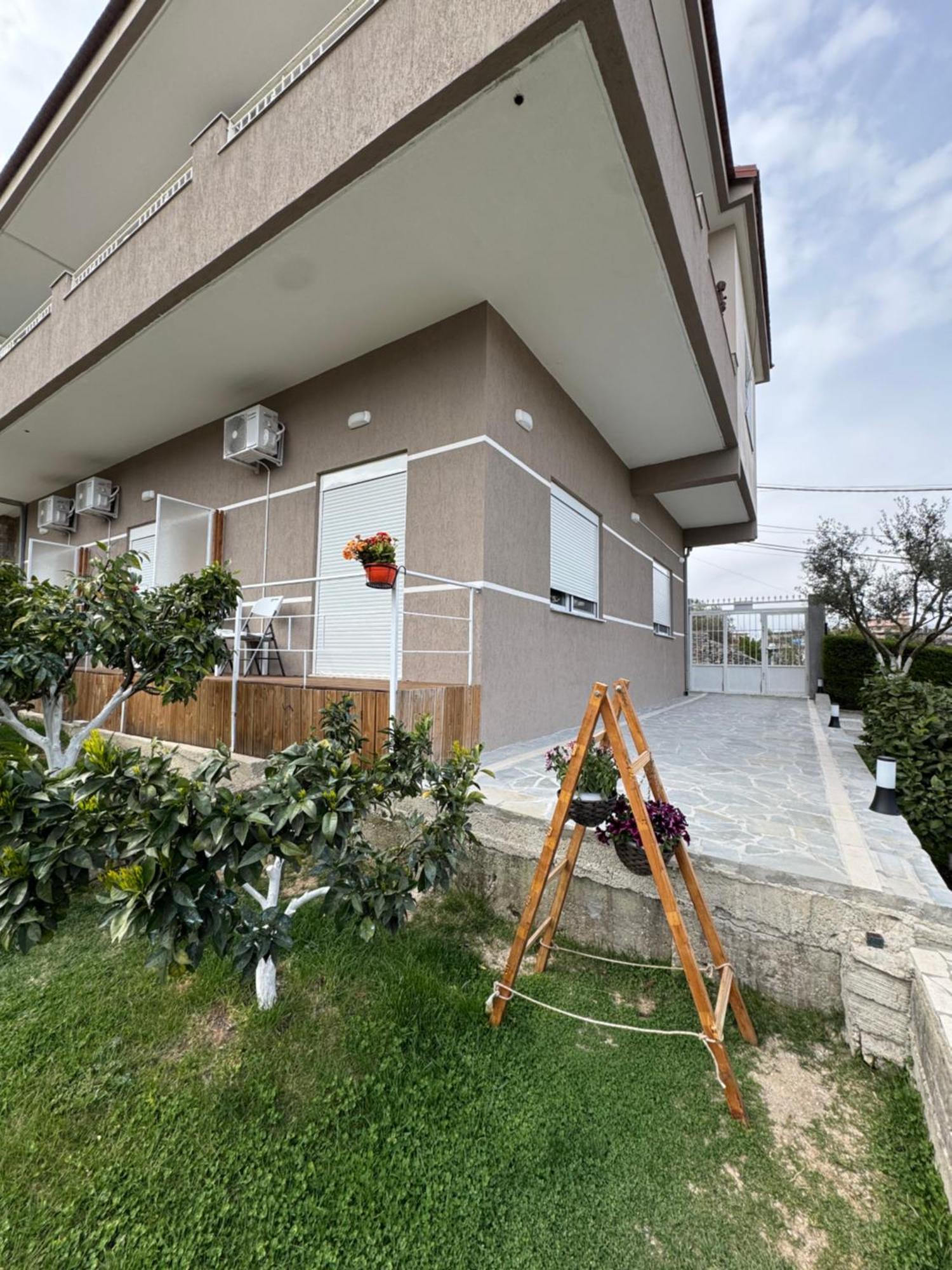 Ilvi Guesthouse Gjirokastër Esterno foto